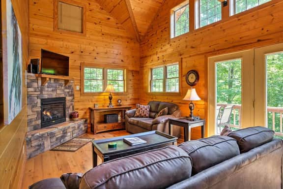 ManeStay - Hot Tub, Pet Friendly, Firepit, 10 mins from Natural Bridge - Image 3