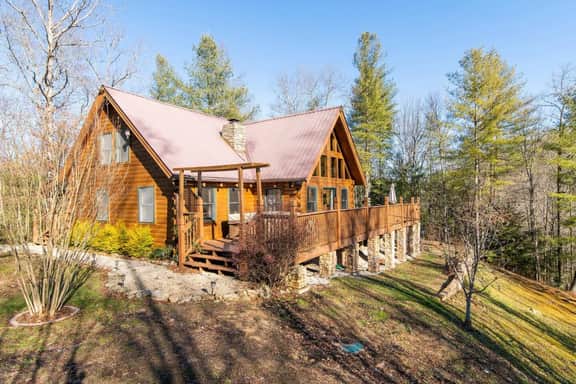 Mill Creek Point- Hot Tub, Covered Deck, 45 Acres, Private Hiking - Image 3