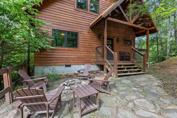 Sky Pointe- Luxury, Hot Tub, Firepit, WiFi, 10 mins from Natural Bridge - Image 3