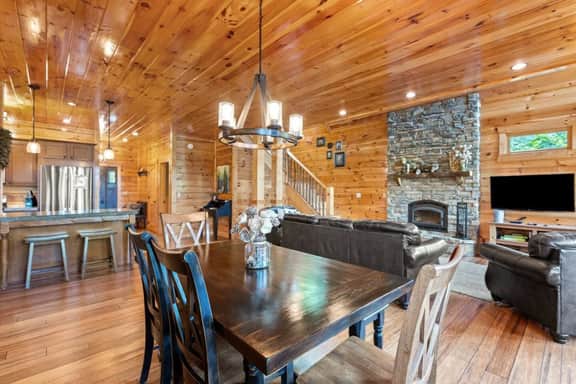 Sky Pointe- Luxury, Hot Tub, Firepit, WiFi, 10 mins from Natural Bridge - Image 4