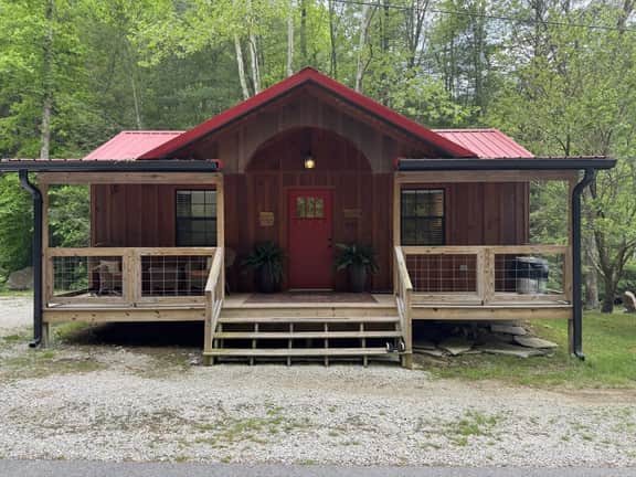 Soul Sister ‒ Creekview Cabin w/ Hot Tub, Fire Pit, 4 Minutes to Natural Bridge - Image 3