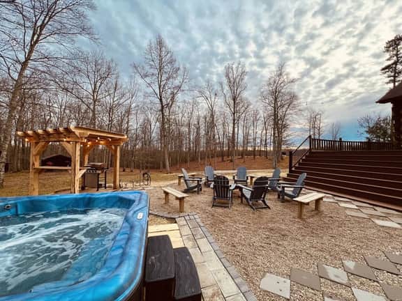 Soulshine- Wifi, Hot Tub, Firepit, Ping Pong Table - Image 2