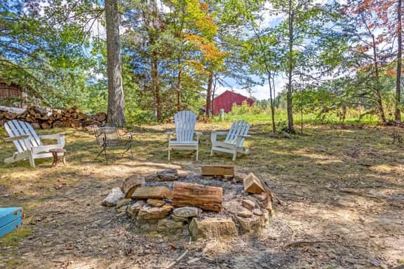 Sugar Shack- Firepit, Wood Stove, Grill, WiFi - Image 5