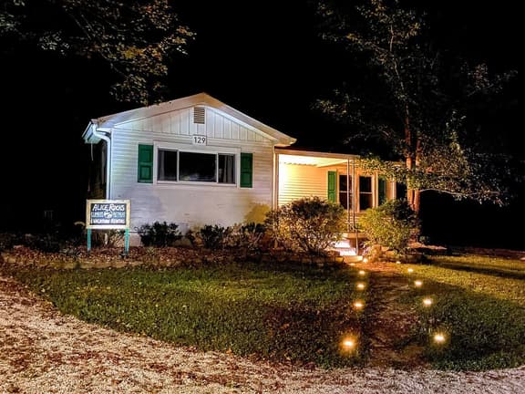 Alice Rocks | Pet-Friendly Stay Near Cave Run Lake, Steps From Alice Rocks Nature Preserve - Image 1