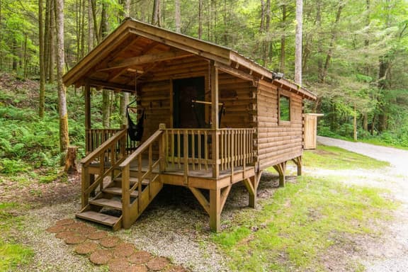 Cozy Creek- Firepit, Hiking, Creekside, 4 mins to Natural Bridge - Image 1