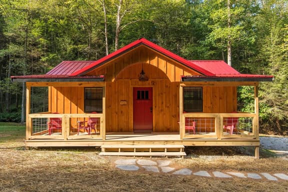 Creeksong- Firepit, WiFi, Fireplace, Creek View, Hiking Trails, 4 mins to Natural Bridge - Image 1