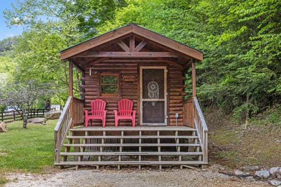 Dreamcatcher- Firepit, WiFi, Private Hiking, 4 mins to Natural Bridge - Image 1