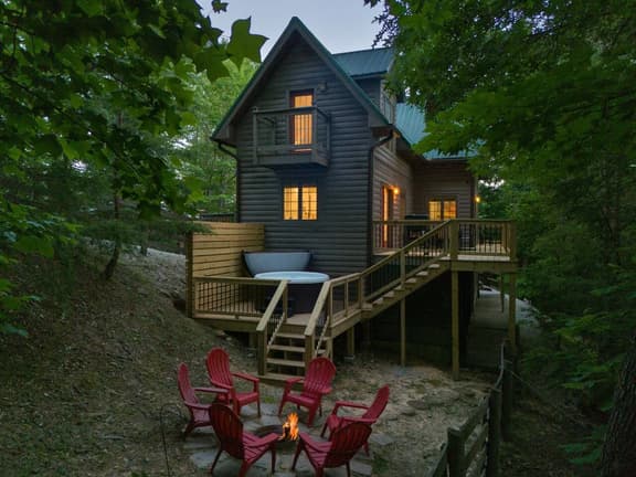 Fels Haus | Cliffview Resort Cabin with Hot Tub, King Bed + Easy Access - Image 1