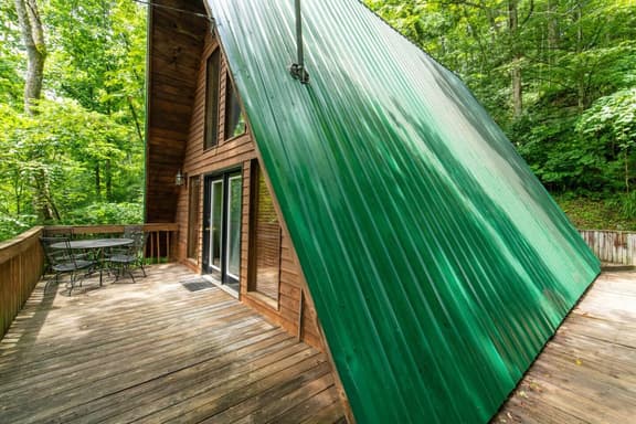 Haven at the Red- Hot Tub, Firepit, 5 mins from Natural Bridge - Image 1