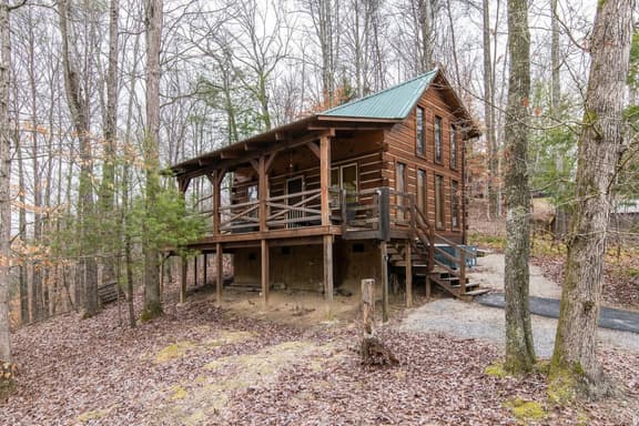 Hillside Loft Cabin- Hot Tub, WiFi, 20 mins from Natural Bridge - Image 1