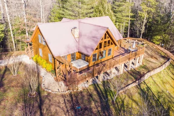 Mill Creek Point- Hot Tub, Covered Deck, 45 Acres, Private Hiking - Image 1