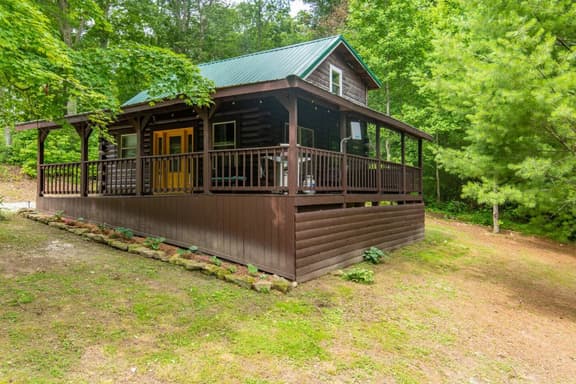 Pilot Point- Hot Tub, Pet Friendly, Firepit, Covered Deck - Image 1