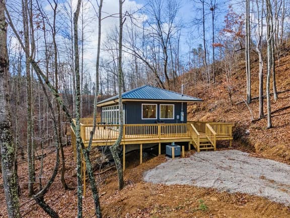 Primrose- Hot Tub, Firepit, Wraparound Deck - Image 1