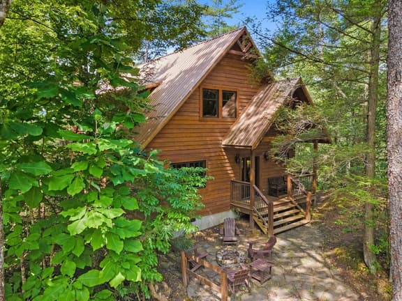 Sky Pointe- Luxury, Hot Tub, Firepit, WiFi, 10 mins from Natural Bridge - Image 1