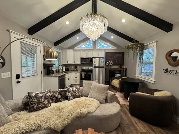 Soul Sister ‒ Creekview Cabin w/ Hot Tub, Fire Pit, 4 Minutes to Natural Bridge - Image 1