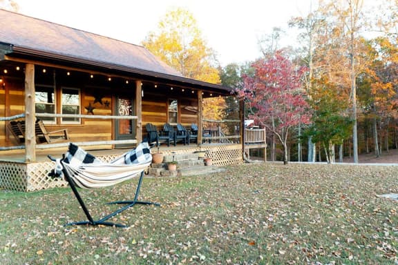 Soulshine- Wifi, Hot Tub, Firepit, Ping Pong Table - Image 1